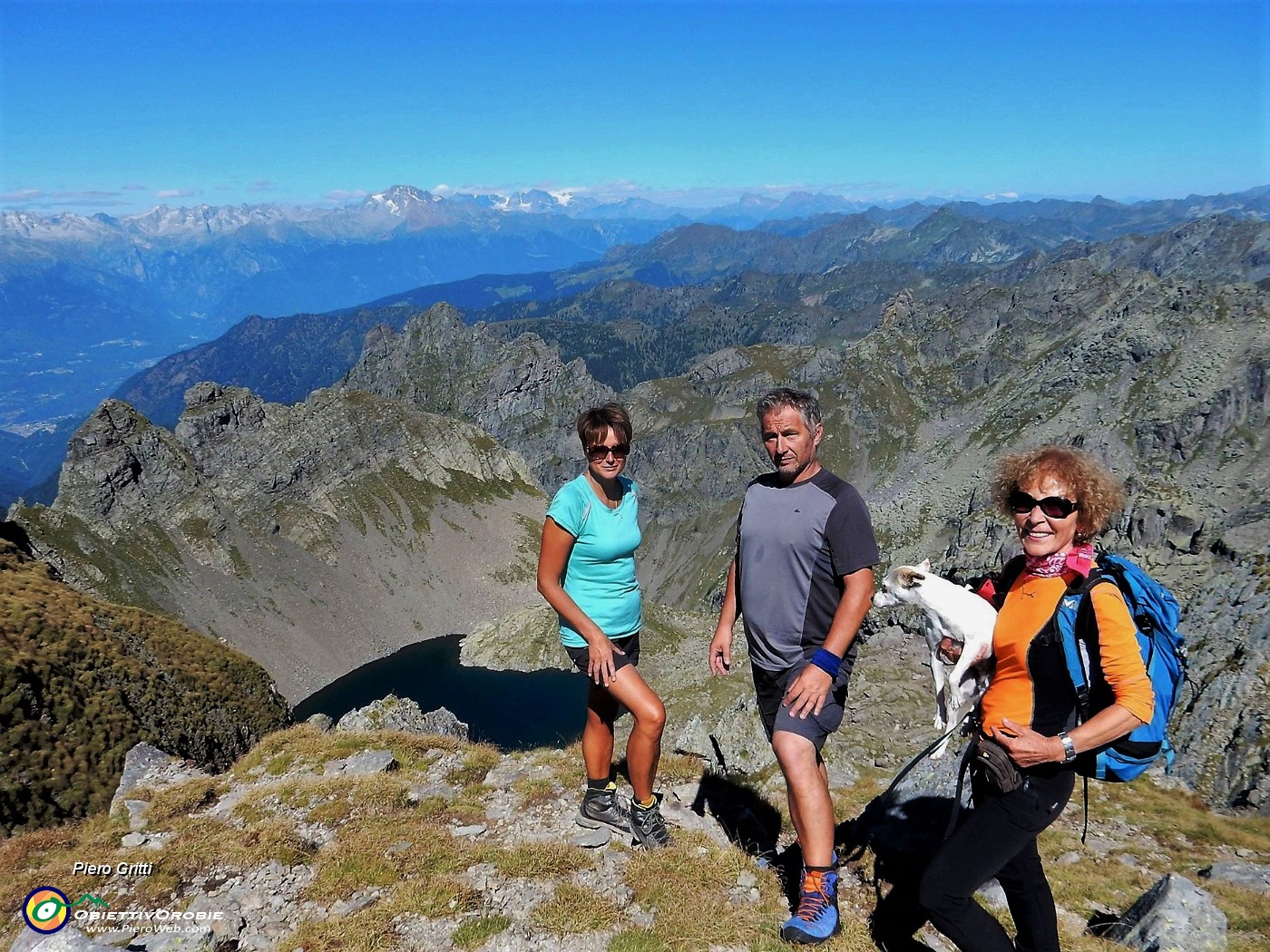 04 In vetta al Pizzo Paradiso (2493 m) con vista sul Lago Rotondo.jpg